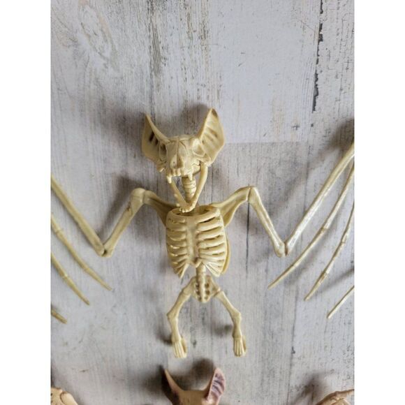 Greenbrier Halloween skeleton hanging bat set pop decor - Picture 6 of 11